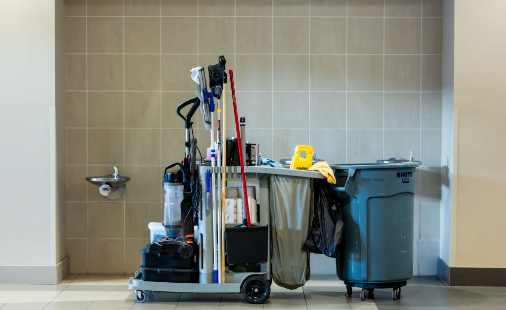 Professioneller Reinigungswagen für die Büroreinigung