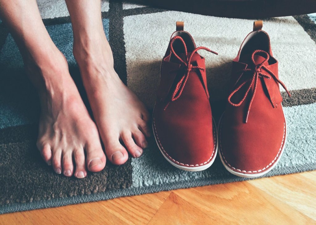 Schuhe auf einer Schmutzfangmatte