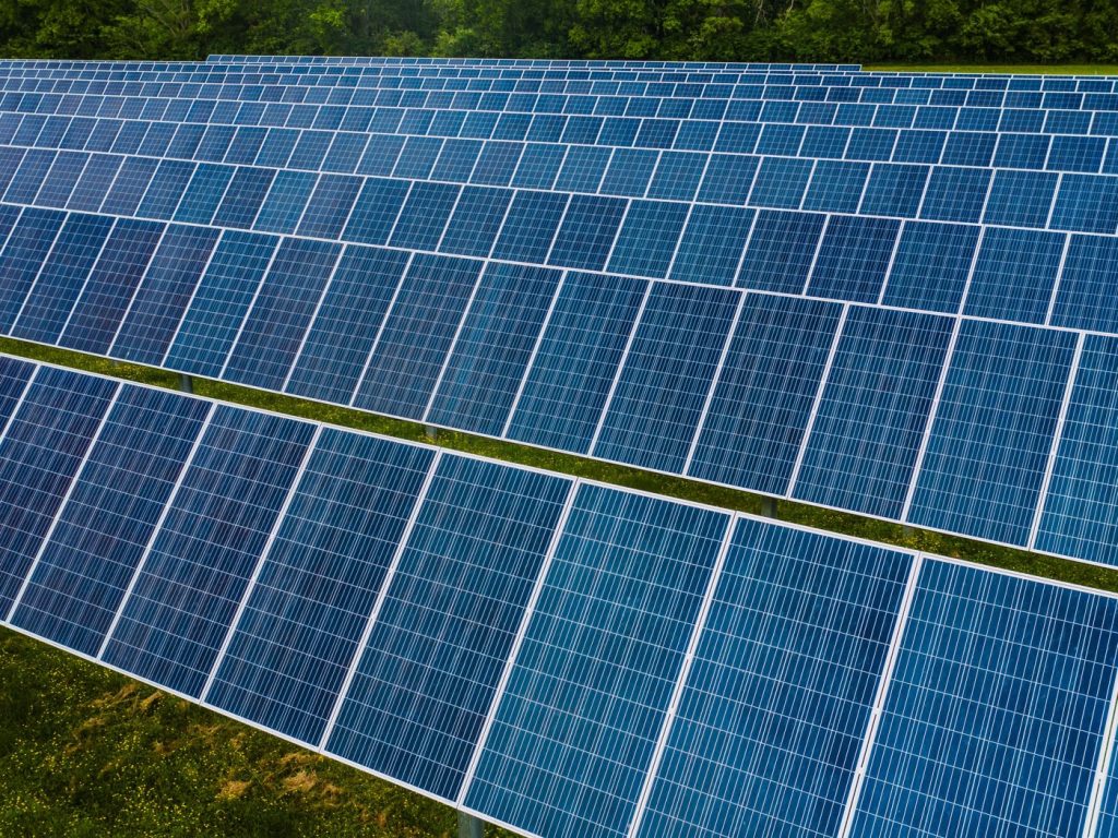 Solarpark mit Freiflächenanlage