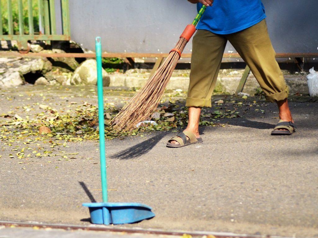 Tiefgaragenreinigung mit Kehrmaschine