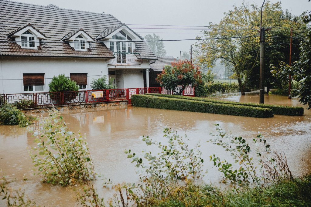 Wasserschaden im Keller nach Hochwasser