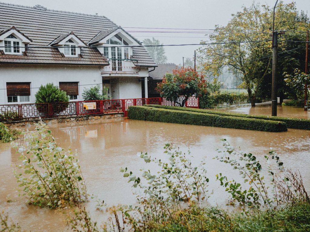 Wasserschaden im Keller nach Hochwasser