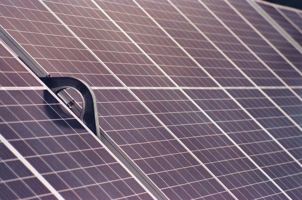 Verschmutzte Solarmodule vor der Reinigung